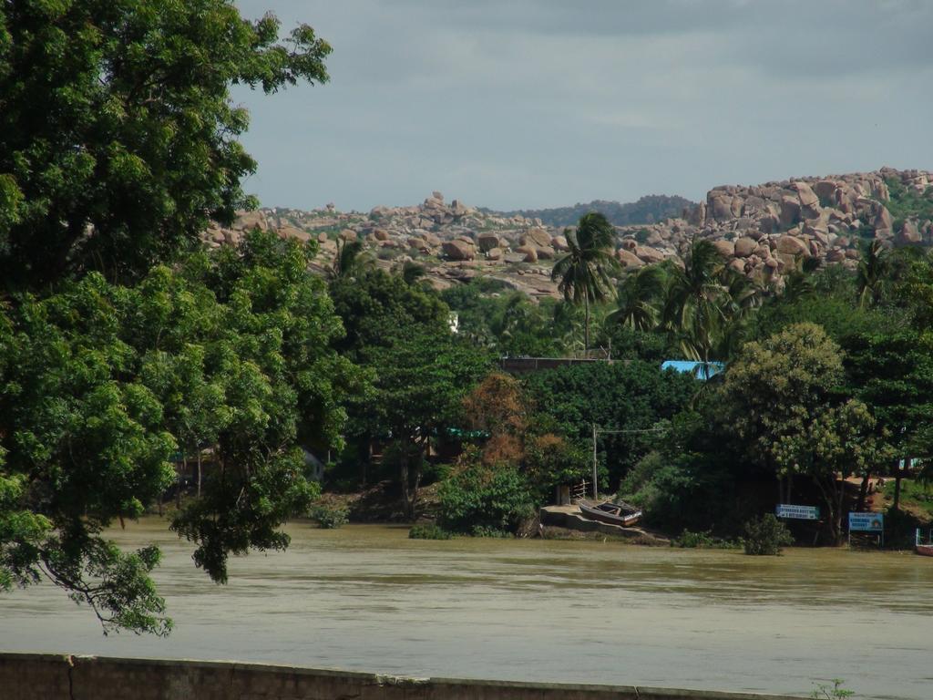 Shambhu Guest House Hampi Exterior photo